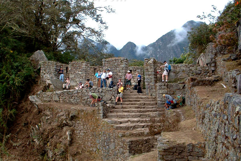 Tourists waiting for the sunrise at Intipunku