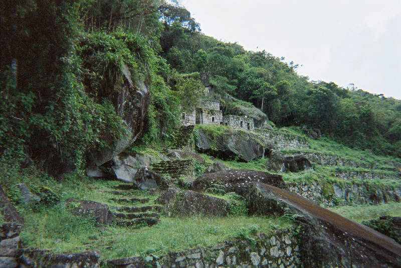 No caminho para o Templo da Lua em Machu Picchu