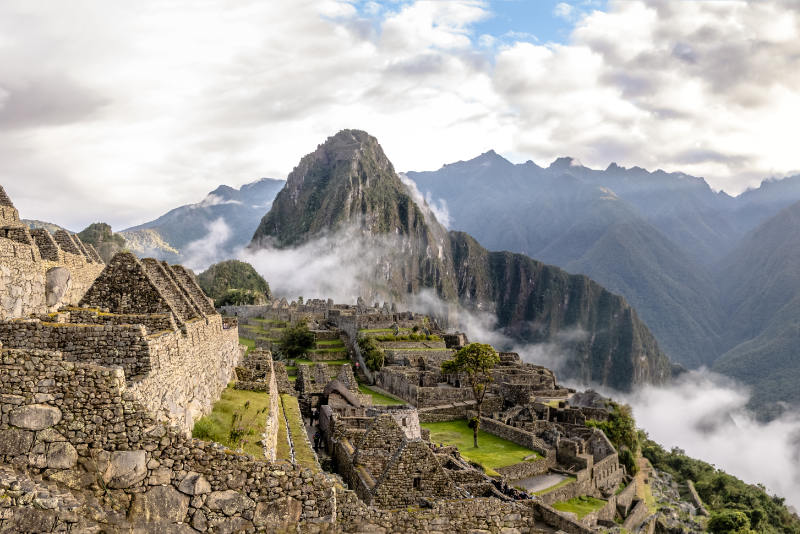 Vista panorámica de las ruinas Inca de Machu Picchu