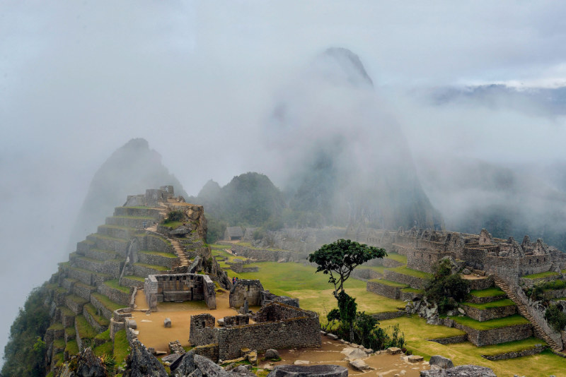 Machu Picchu em um dia nublado