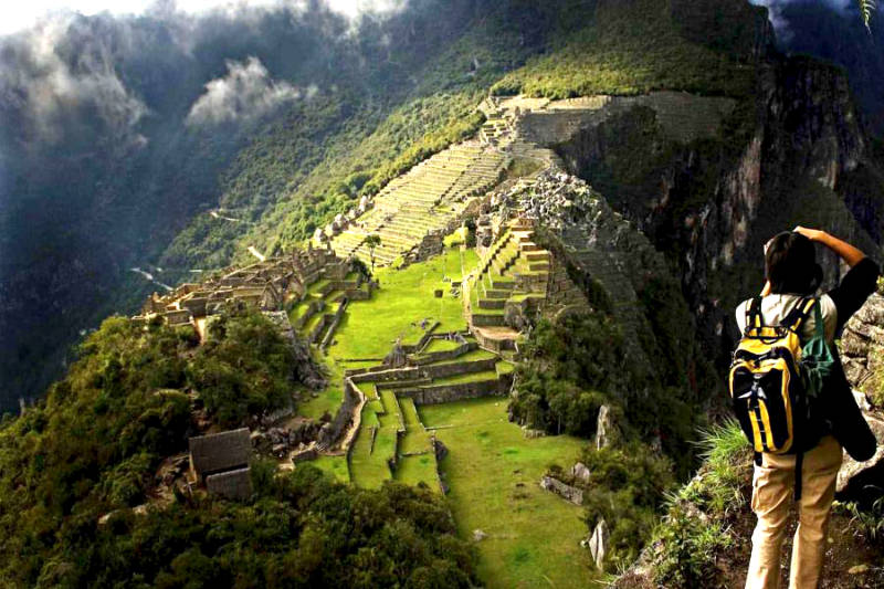 Tourist photographing the citadel en route to Huchuy Picchu