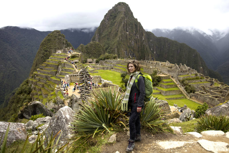 Turista mulher em Machu Picchu