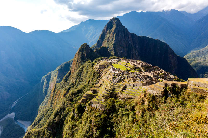 Machu Picchu construit au sommet d'une montagne