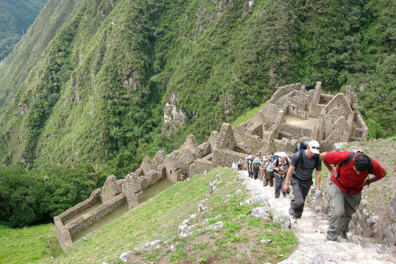 Subindo os degraus de pedra - Trilha Inca