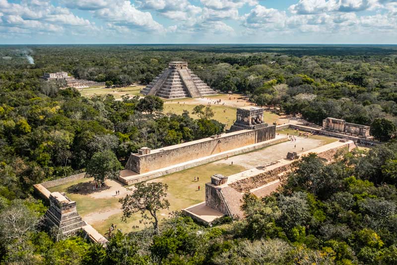 Complete view of Chichén Itzá