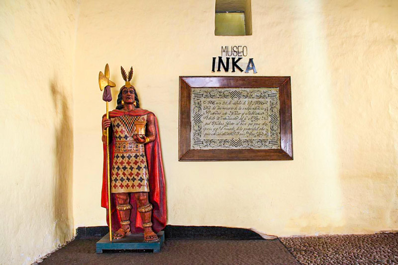 Inca statue at the entrance of the Inca Museum