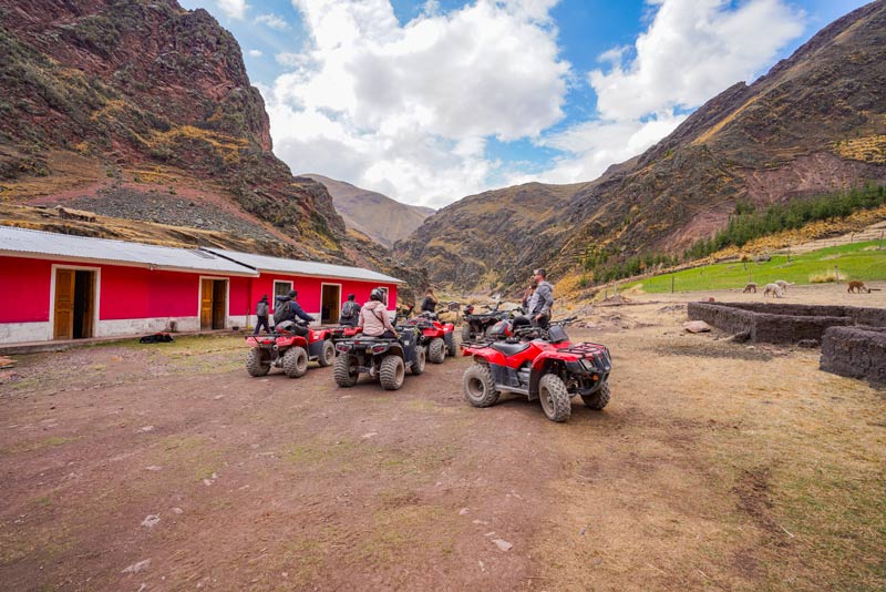 Tourists before starting the tour to the Rainbow Mountain