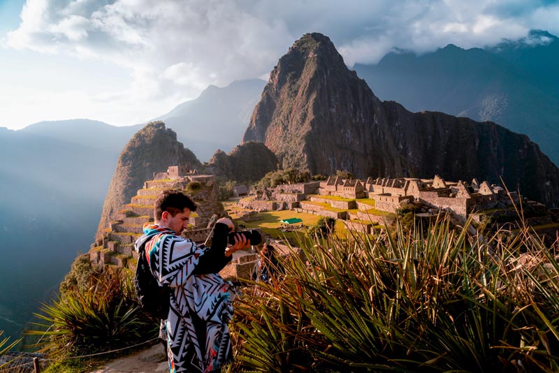 Photographing the sunset in Machu Picchu