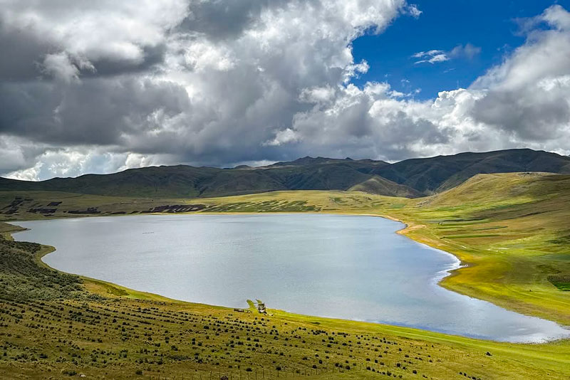 Full view of the Qoricocha Lagoon