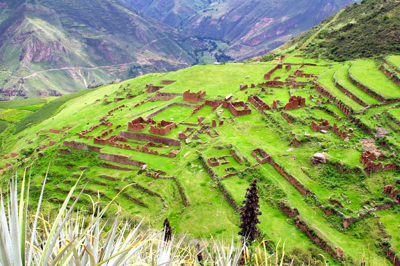 Ruines du site archéologique de Huchuy Qosqo