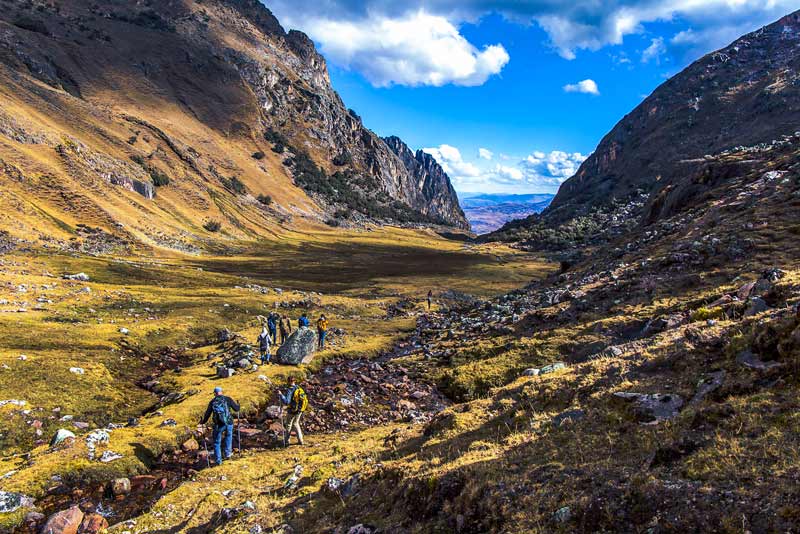 Tourists doing the Lares hike