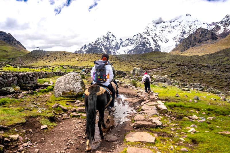 Turistas rumbo al Nevado Ausangate