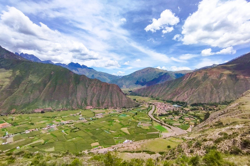 Vista completa del pueblo de Yucay